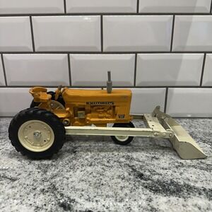 1/16 Ertl Farm Toy International 2644 Yellow Industrial w/ Loader